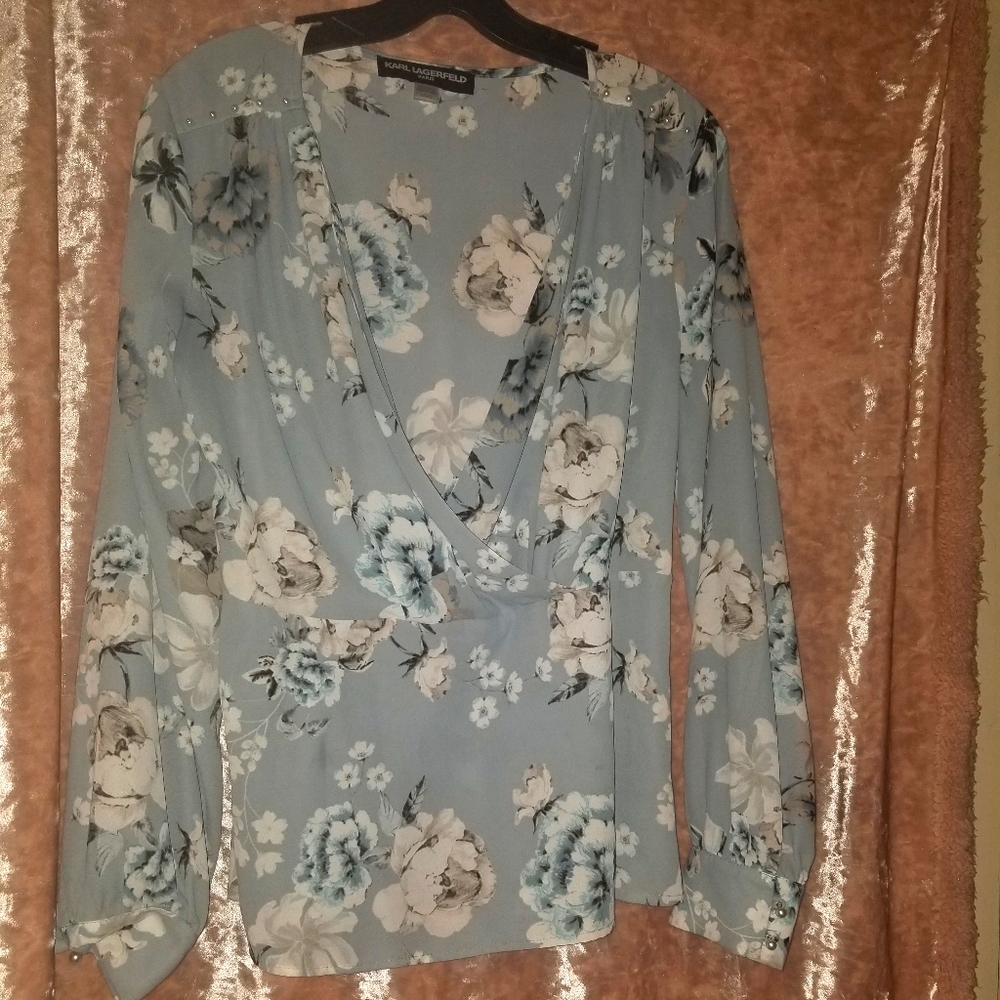 Blue floral top